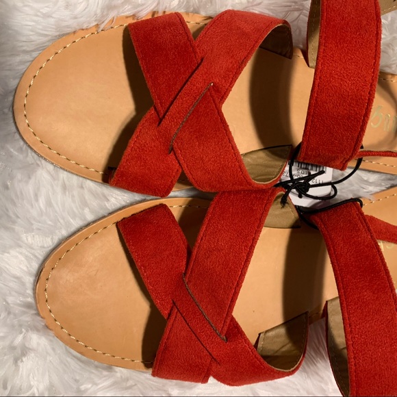 🆕Rouge Helium Red Women Crisscrossed Front Sandal - Picture 9 of 16